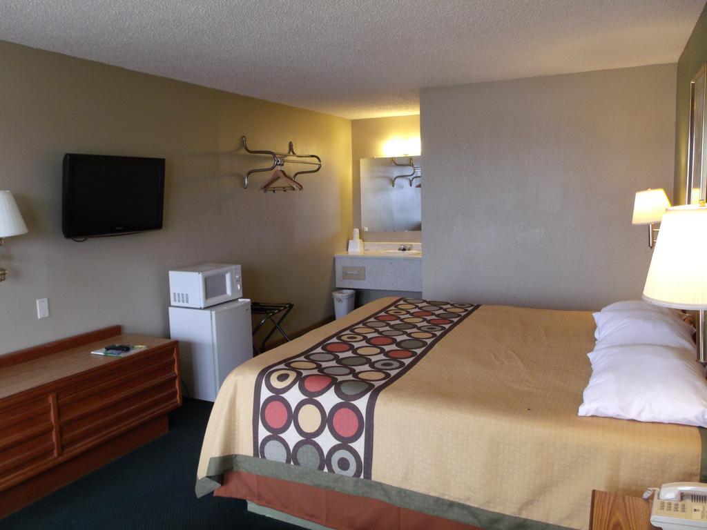 Budgetel Inn & Suites Butler Esterno foto