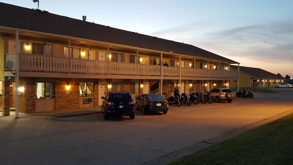 Budgetel Inn & Suites Butler Esterno foto