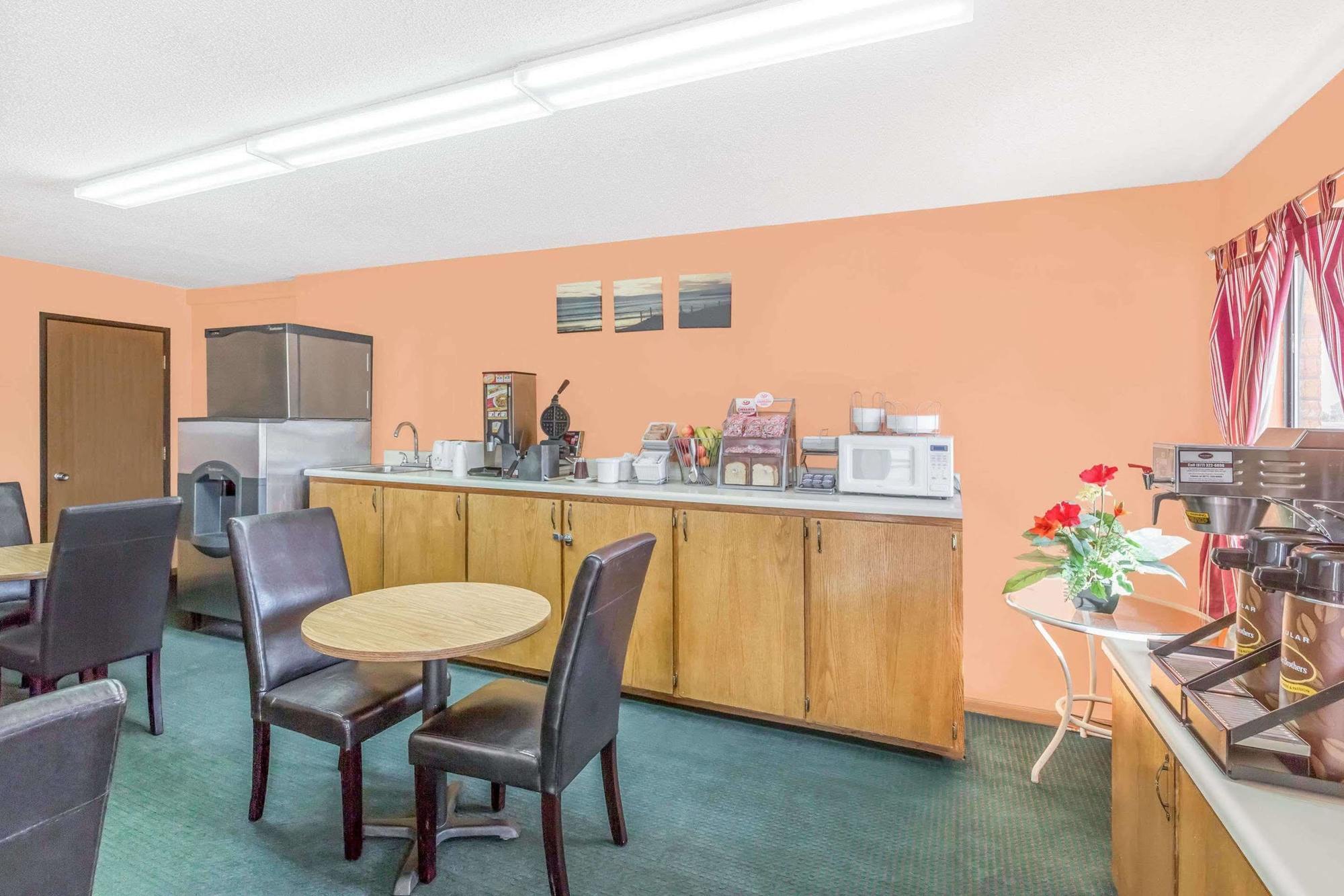 Budgetel Inn & Suites Butler Esterno foto